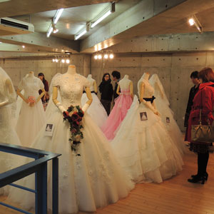 ドレス展示